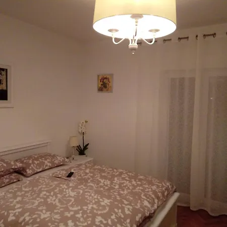 Katarina Za 6 Osoba Makarská