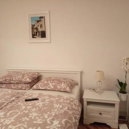 Katarina Za 6 Osoba * Makarská