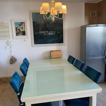 Katarina Za 6 Osoba Макарська