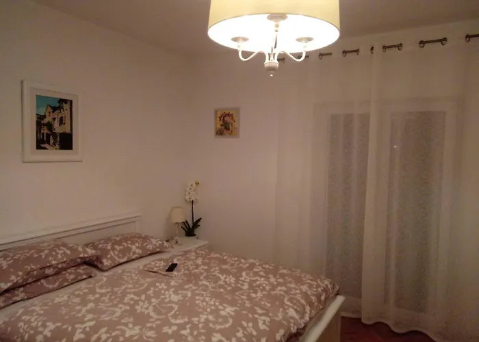 Katarina Za 6 Osoba Makarska