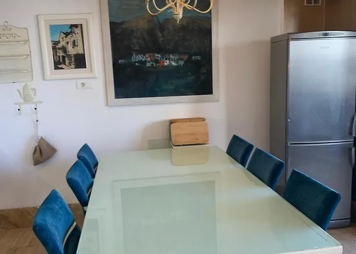 Katarina Za 6 Osoba Makarska