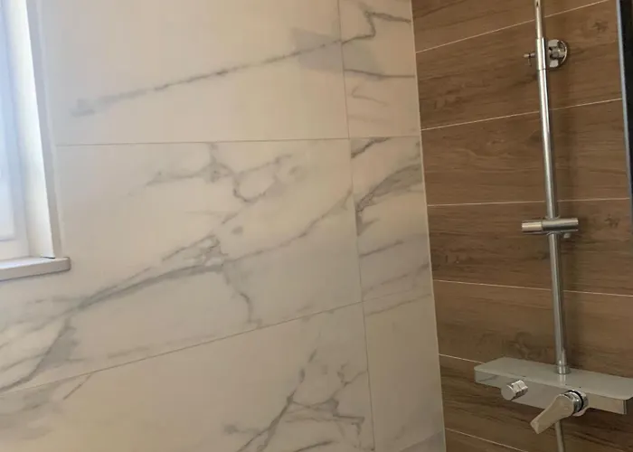 Katarina Za 6 Osoba Makarska