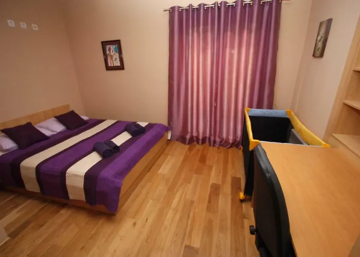 Katarina Za 6 Osoba Makarska