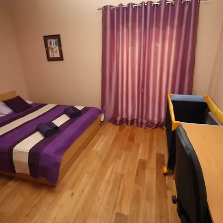 Katarina Za 6 Osoba Makarska